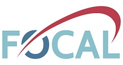 Le logo montre le mot « FOCAL » en lettres bleues stylisées, traversé par une large courbe rouge ascendante.